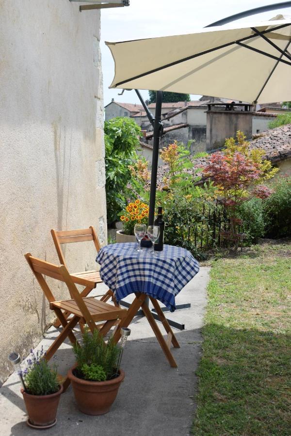 La Maison Du Tourniquet Aubeterre-sur-Dronne Εξωτερικό φωτογραφία